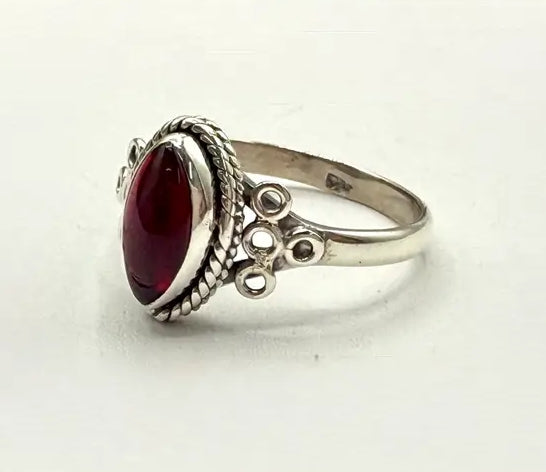 Saeris Garnet Ring.