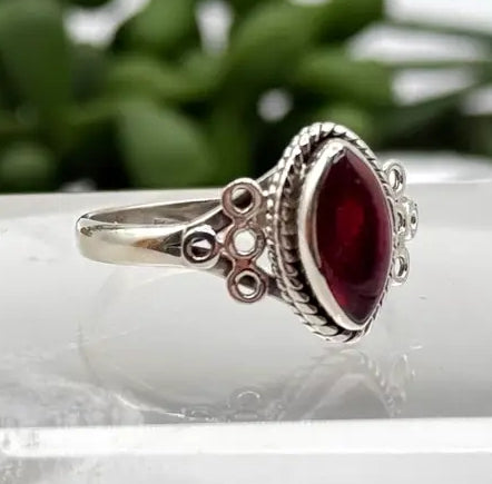 Saeris Garnet Ring.